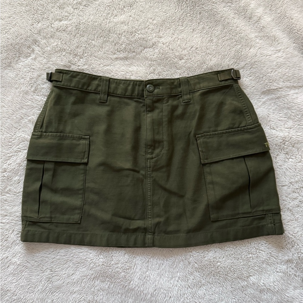 Aritzia green cargo skirt